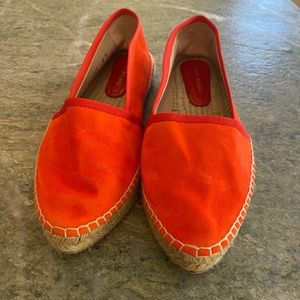 Stuart Weitzman orange suede espadrilles Evon styl